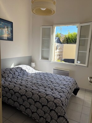 3 chambres, fer et planche à repasser, accès au Wi-Fi (inclus)