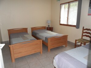 2 bedrooms, iron/ironing board, WiFi, bed sheets - Corsican holiday rental, Gulf of Ajaccio, house Isolella Porticcio 100 m beach (Pietrosella)