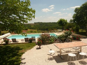 Outdoor dining - Farm XVIII°siècle,fenced, private swimming pool with salt, heated, Wifi,clim,6 pers. (Val De Louyre Et Caudeau)