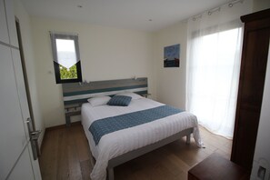 5 bedrooms, soundproofing, iron/ironing board, WiFi