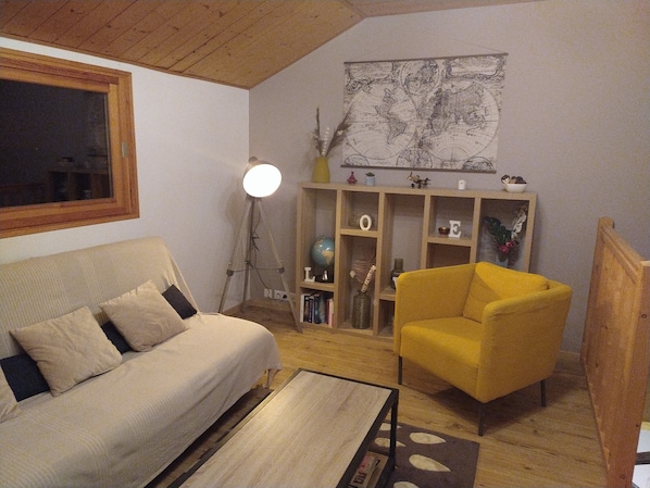 TV, books, stereo