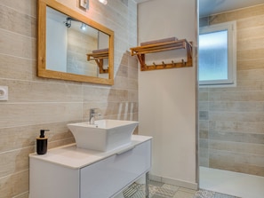 Suihku, hiustenkuivaaja