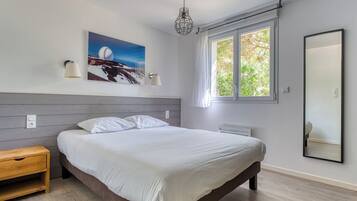 3 bedrooms, iron/ironing board, travel crib, WiFi