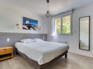 3 bedrooms, iron/ironing board, travel crib, WiFi