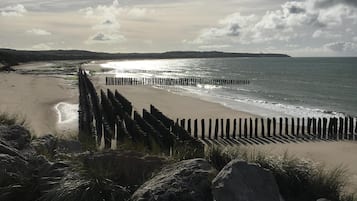 Una spiaggia nelle vicinanze