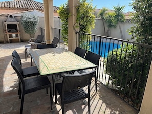 Outdoor dining - Villa 15 minutes from the beach with private pool. Available for 6 people.  (Pomérols)