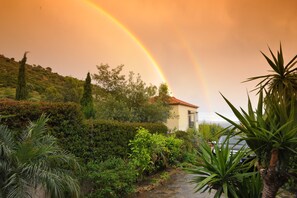 Property grounds - Charming sea view villa quiet close to the beaches (Le Lavandou)