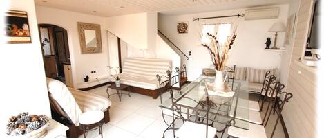 Televisión, mesa de ping pong, estéreo