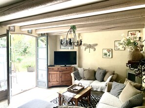 TV, DVD player, ping pong, books