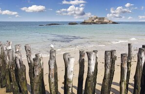 On the beach - Charming 2-room apartment with direct beach access, ideal for couples and young children  (Saint-Coulomb)