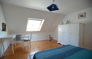 3 bedrooms, iron/ironing board, travel cot, free WiFi