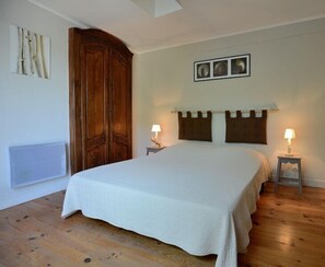 3 soverom, strykejern/-brett, reiseseng for barn og wi-fi (inkludert)