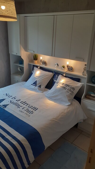 Recently built house, nice setting, 500 m from sea, at heart of pedestrian hill