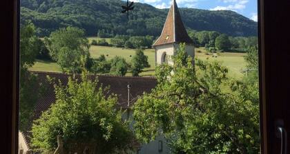 GĂźte rural de caractĂšre dans petit village calme sur les flancs du Mont Poupet