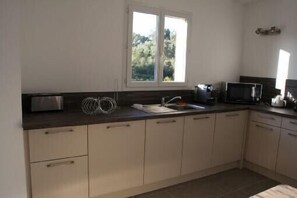 冰箱、微波炉、烤箱、炉灶