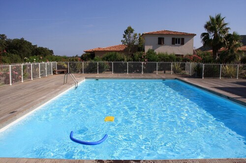Pinarello Appt standing 6/8 pers, sea view, beach 500 m and discovery of Corsican wines