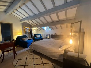 3 bedrooms, desk, iron/ironing board, travel cot - Stone house for 6 people, heated pool, bowling green, summer kitchen  (Bertric-Burée)