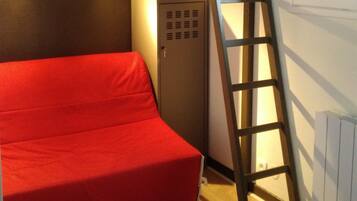 2 chambres, fer et planche à repasser, Wi-Fi gratuit, draps fournis