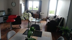 TV, books - HOUSE FACING THE SEA 150 M FROM THE BEACH Rosaries near Saint Brieuc (Plerin)