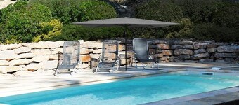 Le gîte du Paradaou with swimming pool and air-conditioning in a peaceful Provencal setting