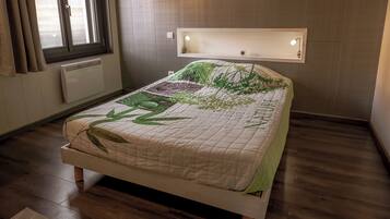 1 chambre, fer et planche à repasser, lit parapluie, Wi-Fi gratuit