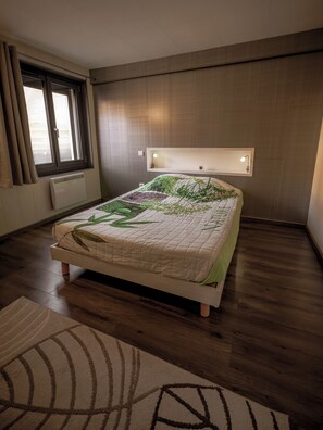 1 chambre, fer et planche à repasser, lit parapluie, Wi-Fi gratuit