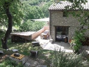 تناول الطعام بالخارج