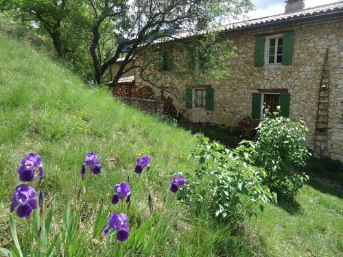 Brand new gite in an authentic Provencal Mas, in south Ventoux