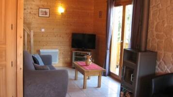 TV, DVD player, ping pong, stereo