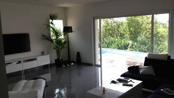 Télévision, lecteur de DVD, imprimantes