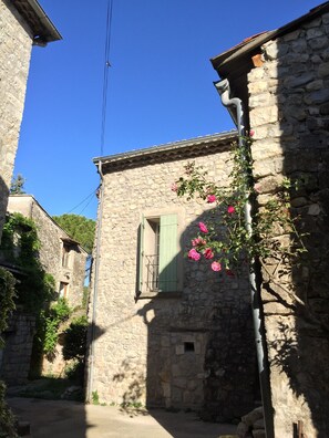 Exterior - Vallée de l'Ibie: Gîte in village garden, terrace. Pont d'Arc. Hiking. (Saint-Maurice-D'ibie)