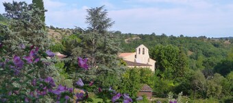 Vallée de l'Ibie: Gîte in village garden, terrace. Pont d'Arc. Hiking.
