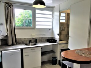 Fridge, microwave, oven, stovetop - Alizéa, bright and spacious sea view apartment (Le Robert)