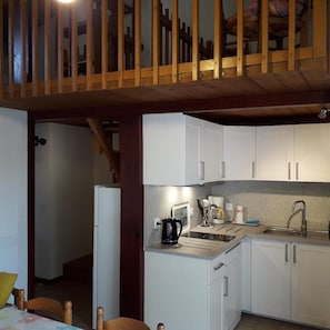 A compact kitchen with white cabinets, a sink, and a coffee maker. - BEL APPT quiet, centrally located, 200m beach, surf spot The Cers - WIFI - (Capbreton)
