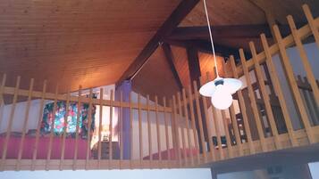 2 bedrooms, iron/ironing board, WiFi