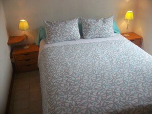 2 bedrooms, iron/ironing board, WiFi