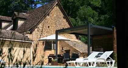 Perigordian stone house with exclusive pool