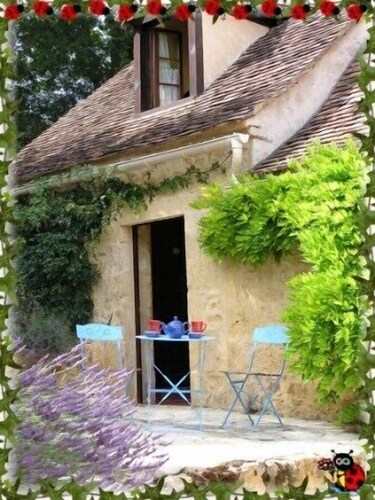 Perigordian kivitalo, jossa uima-allas