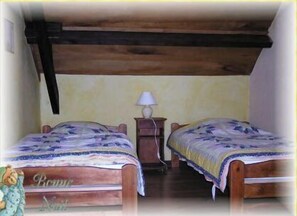 2 bedrooms, iron/ironing board, travel cot, free WiFi