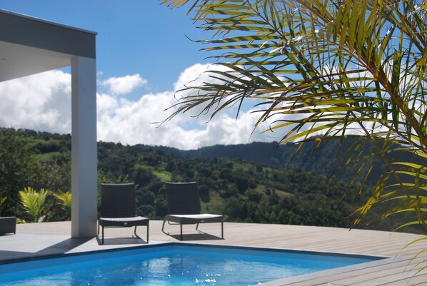 Lämmitetty uima-allas