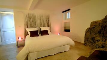 4 slaapkamers, een kluis op de kamer, een bureau