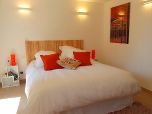 4 bedrooms, in-room safe, desk, iron/ironing board