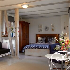 1 bedroom, desk, iron/ironing board, travel cot - Adorable little typical Alsatian house, free wifi (Mietesheim)