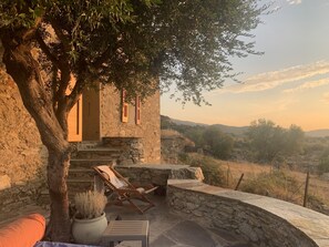 Terrace/patio - CHARMING AUTHENTIC HOUSE WITH TERRACE AND BREATHTAKING VIEW OF AGRIATES (Saint-Florent)