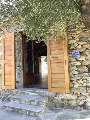 Exterior detail - CHARMING AUTHENTIC HOUSE WITH TERRACE AND BREATHTAKING VIEW OF AGRIATES (Saint-Florent)