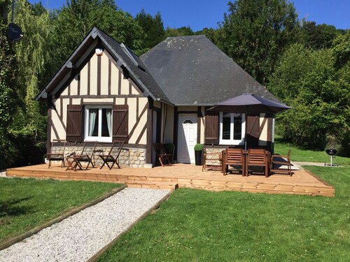 5 minutes from Honfleur house with garden and parking for 7 people