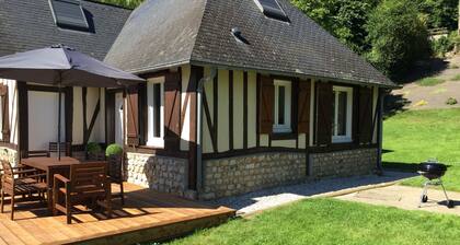 5 minutes from Honfleur house with garden and parking for 7 people