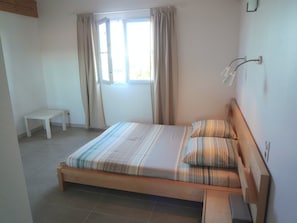 2 chambres, fer et planche à repasser, lit parapluie, Wi-Fi gratuit
