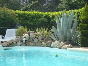 Pool - Country cottage fully furnished, in private property, quiet. (Draguignan)