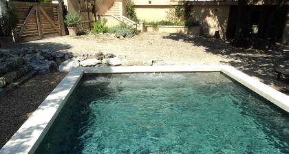 Villa + absolute calm swimming pool in Châteauneuf de Gadagne Vaucluse